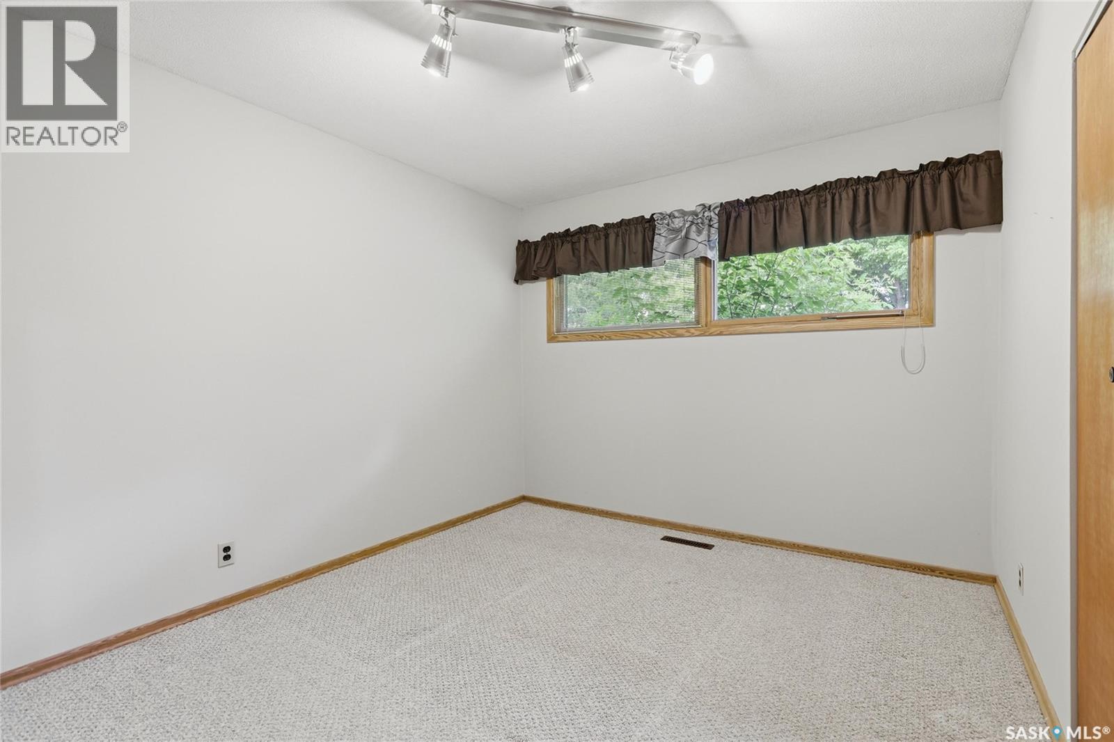 133 Ellison CRESCENT — photo 18