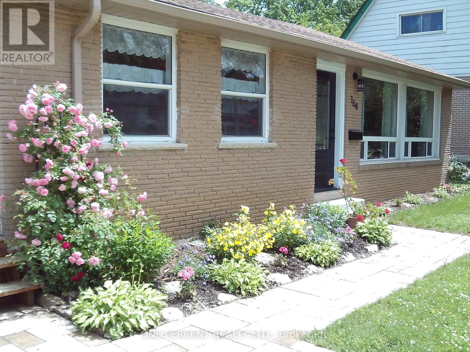164 REDFORD CRESCENT - 3