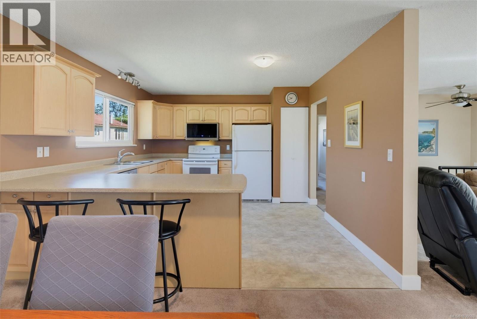  755 Mann Avenue, Saanich