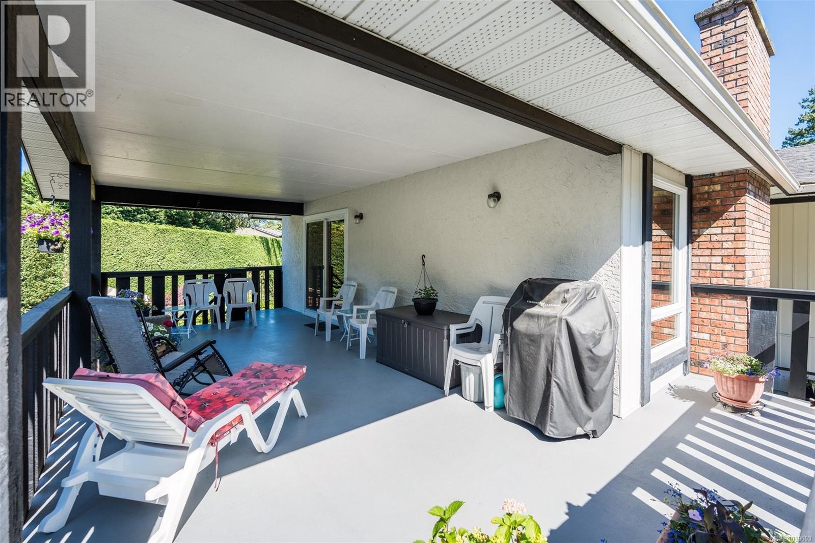  755 Mann Avenue, Saanich