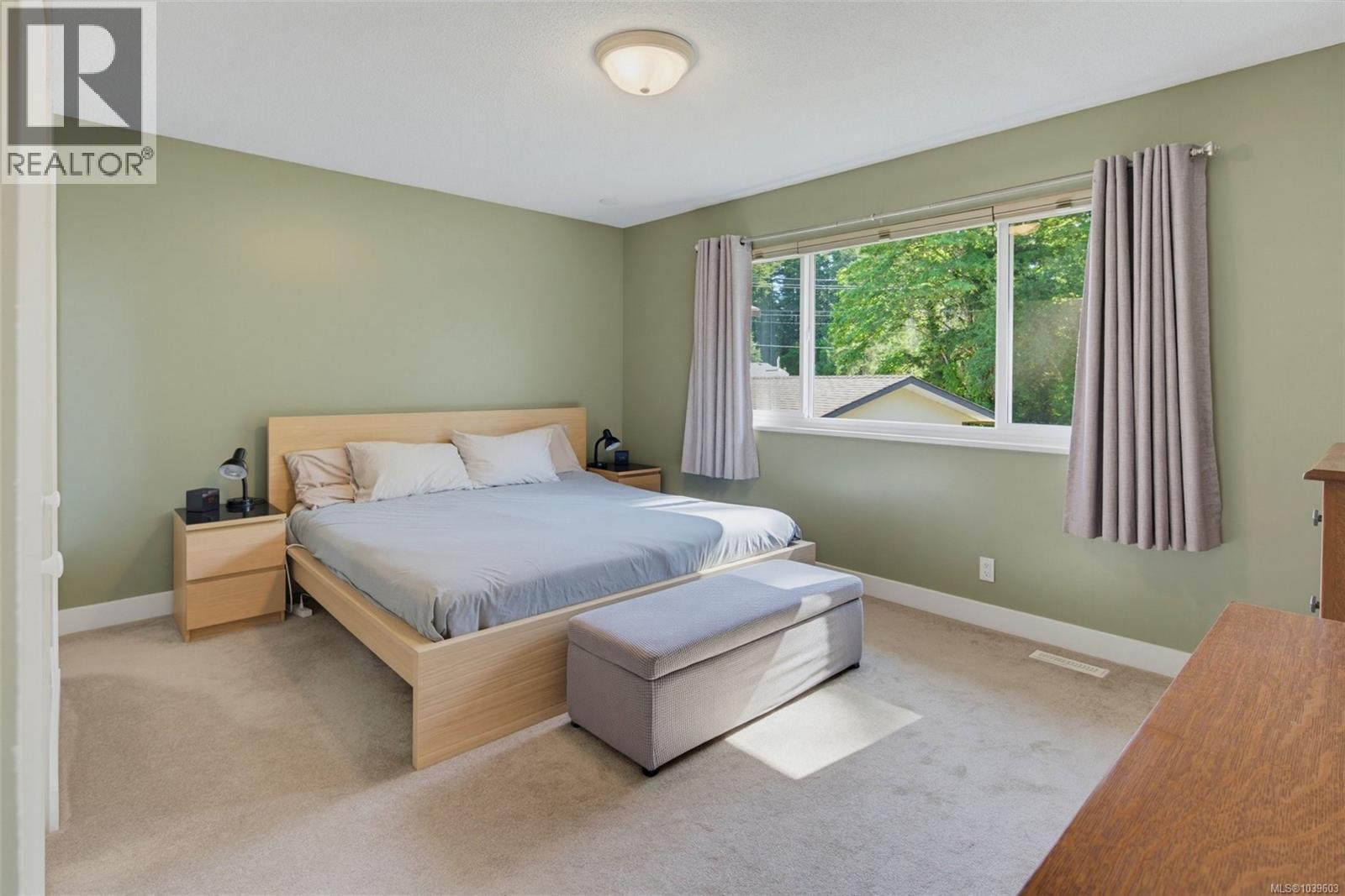  755 Mann Avenue, Saanich