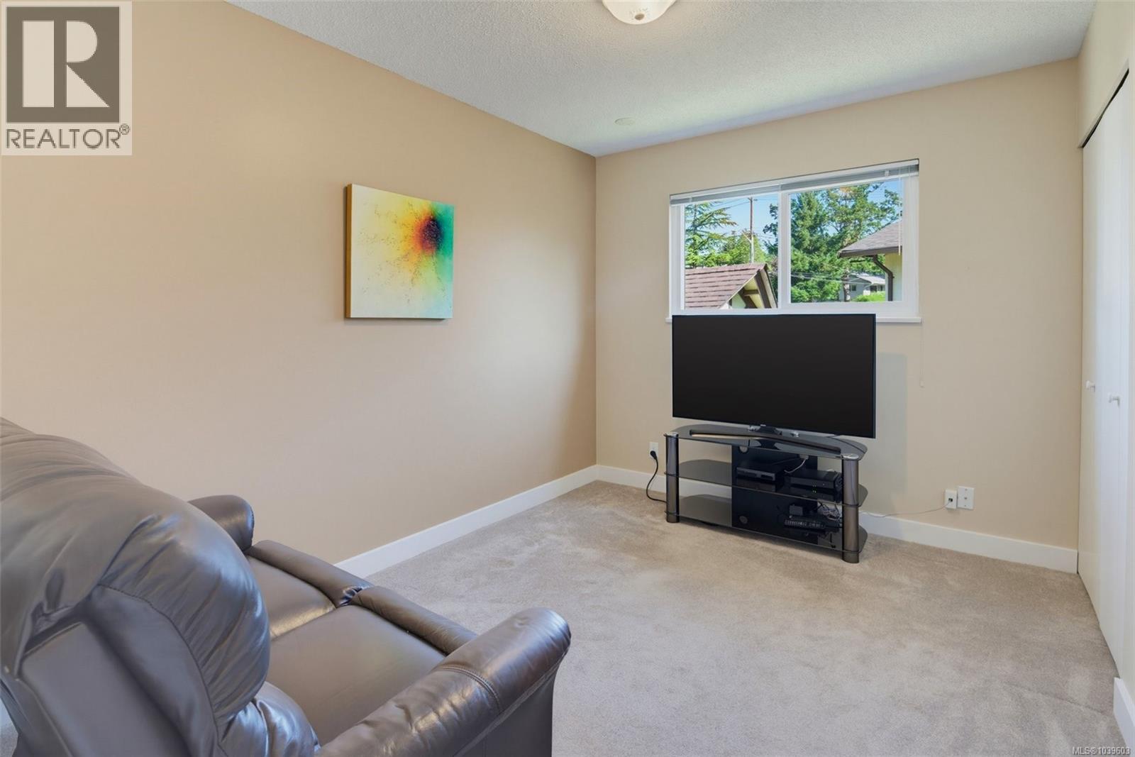  755 Mann Avenue, Saanich