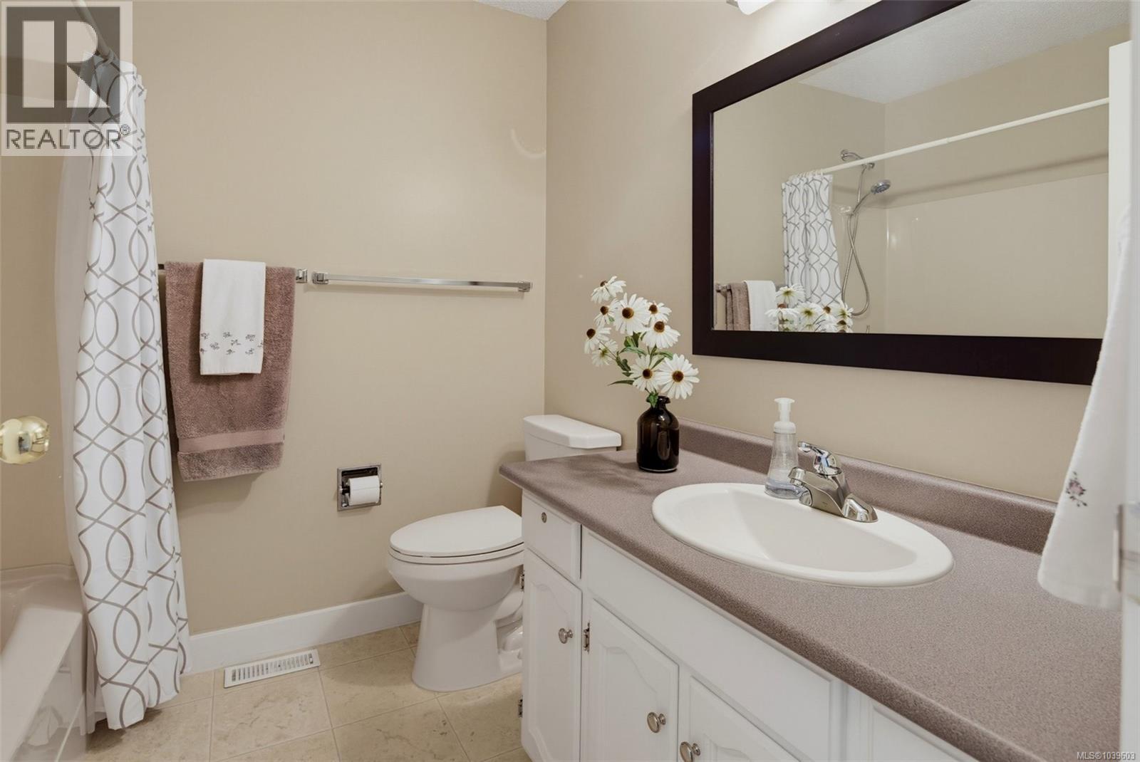  755 Mann Avenue, Saanich