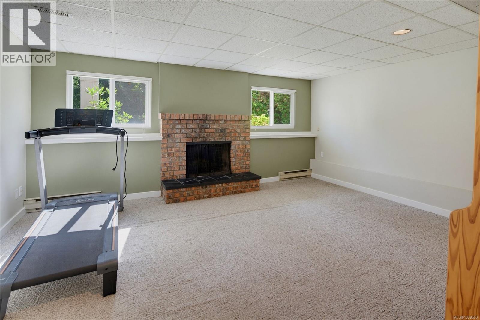  755 Mann Avenue, Saanich
