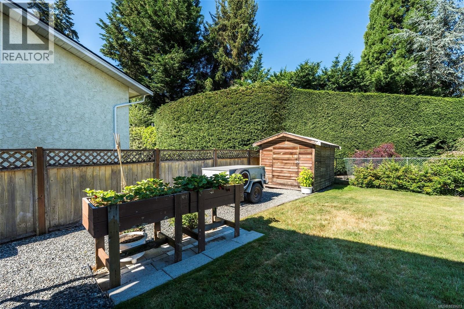  755 Mann Avenue, Saanich