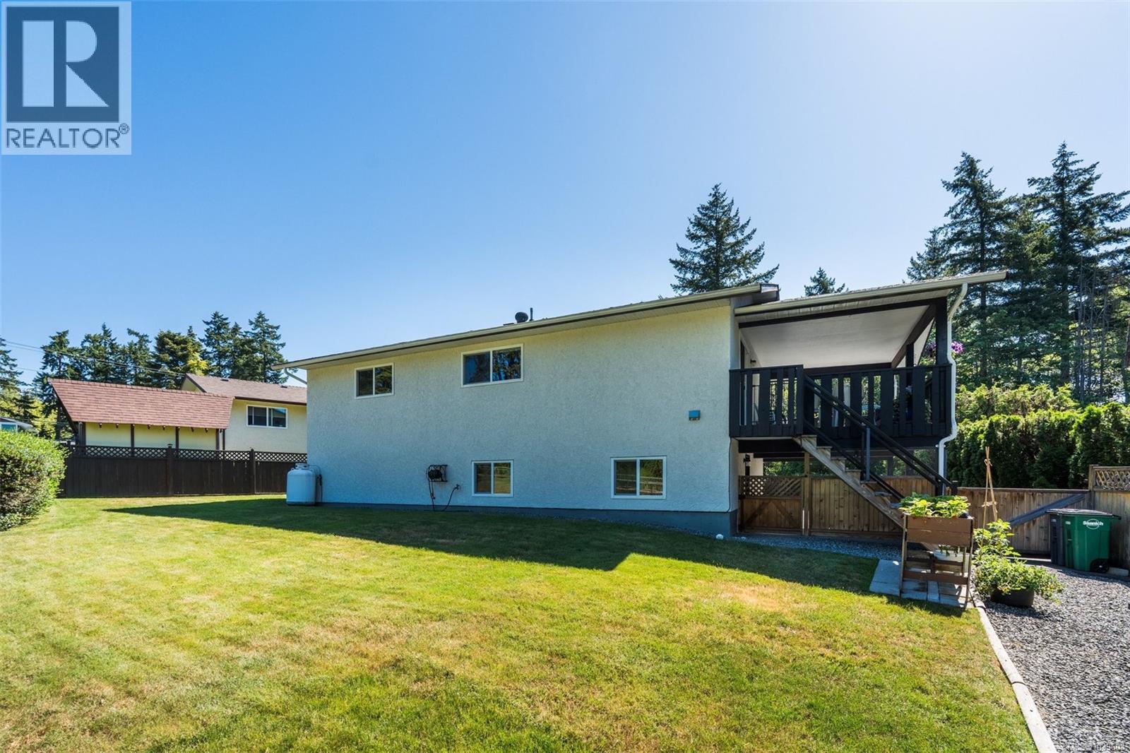 755 Mann Avenue, Saanich