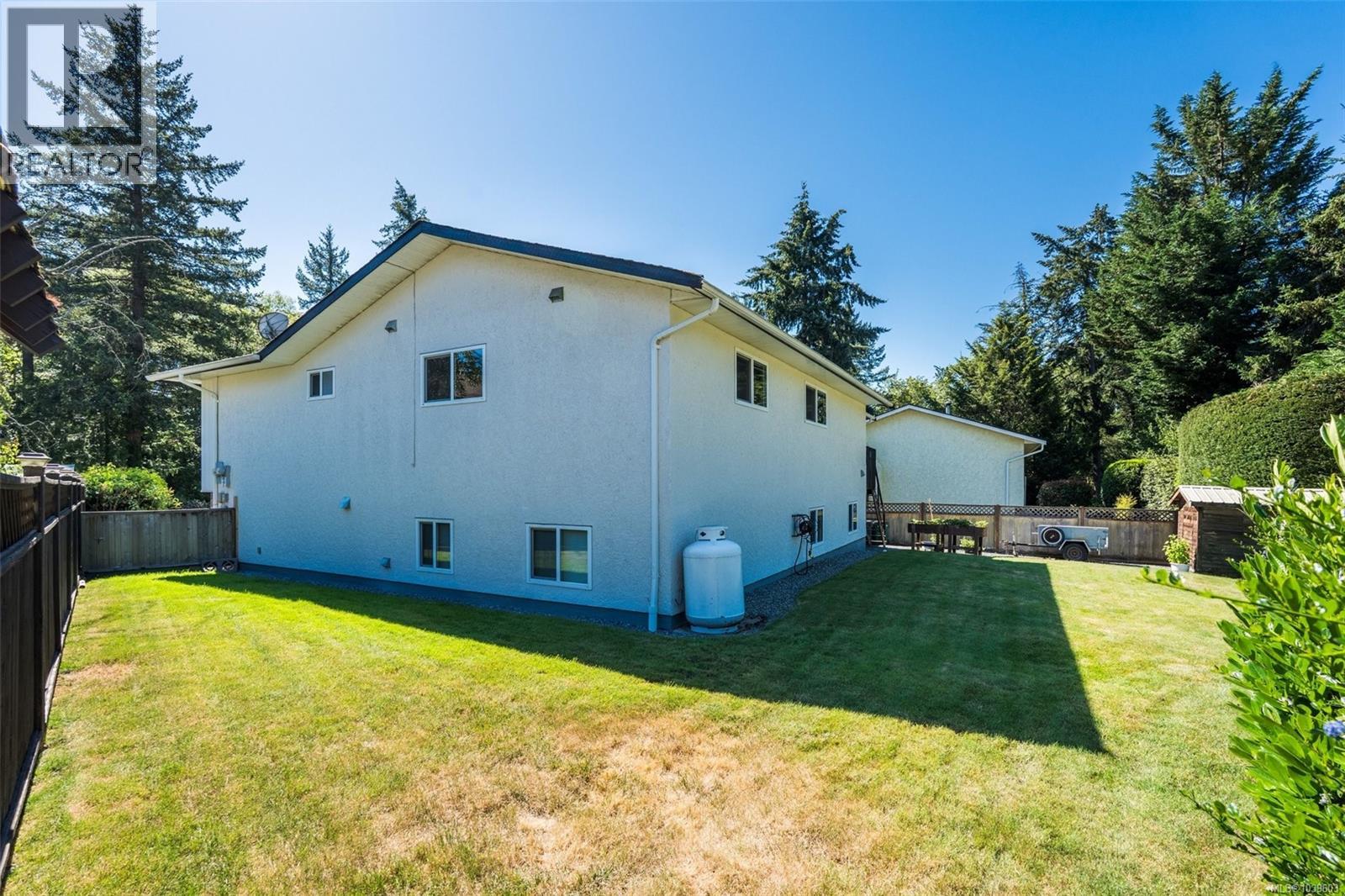  755 Mann Avenue, Saanich