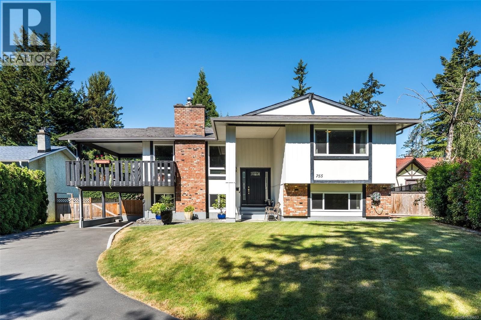  755 Mann Avenue, Saanich