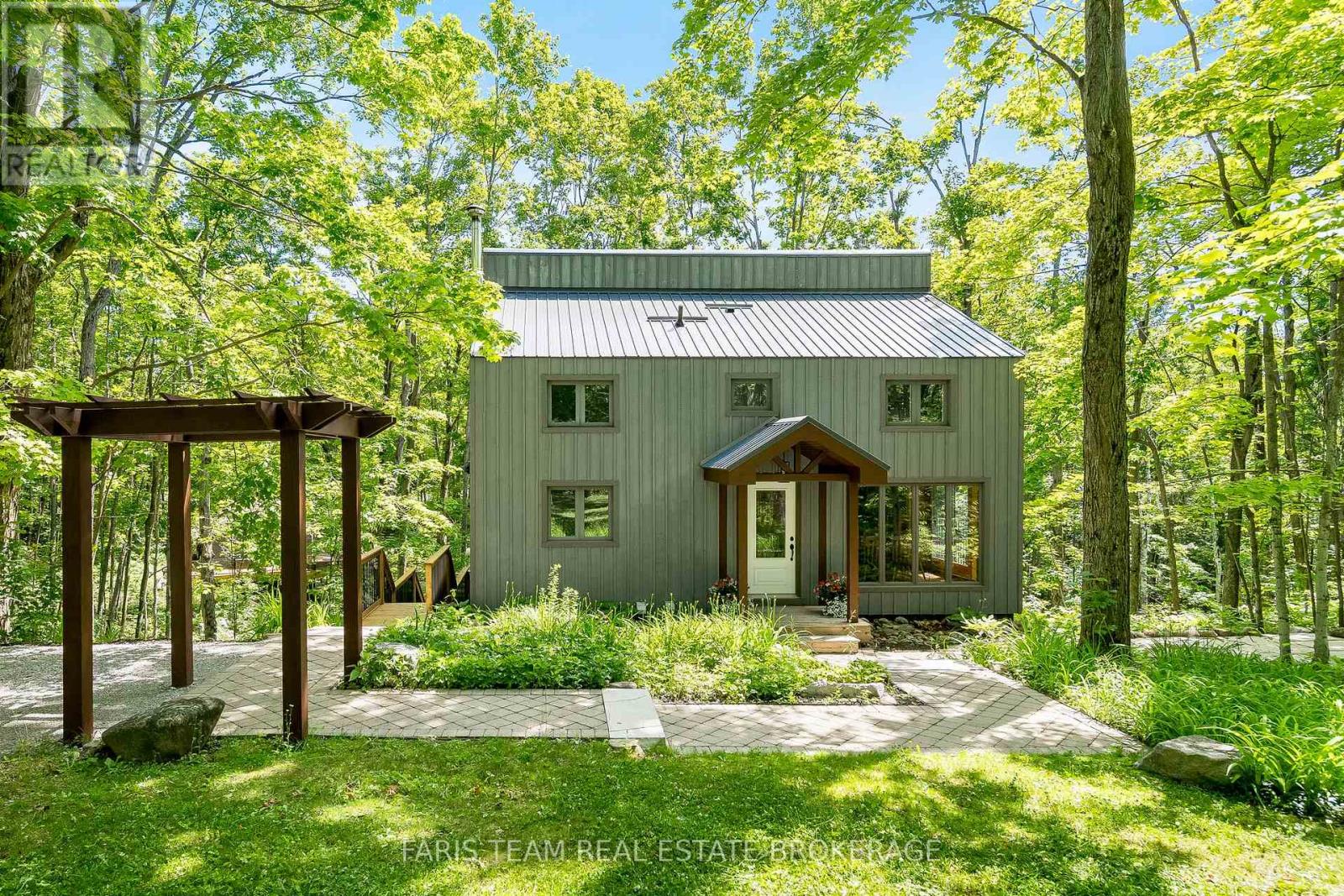 46 HURONWOODS DRIVE - 1