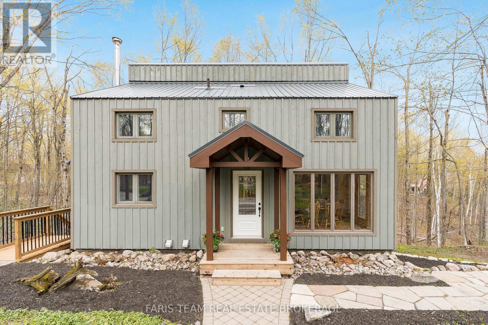 46 HURONWOODS DRIVE - 2