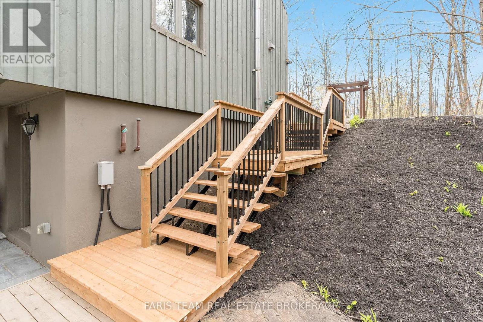 46 HURONWOODS DRIVE - 42