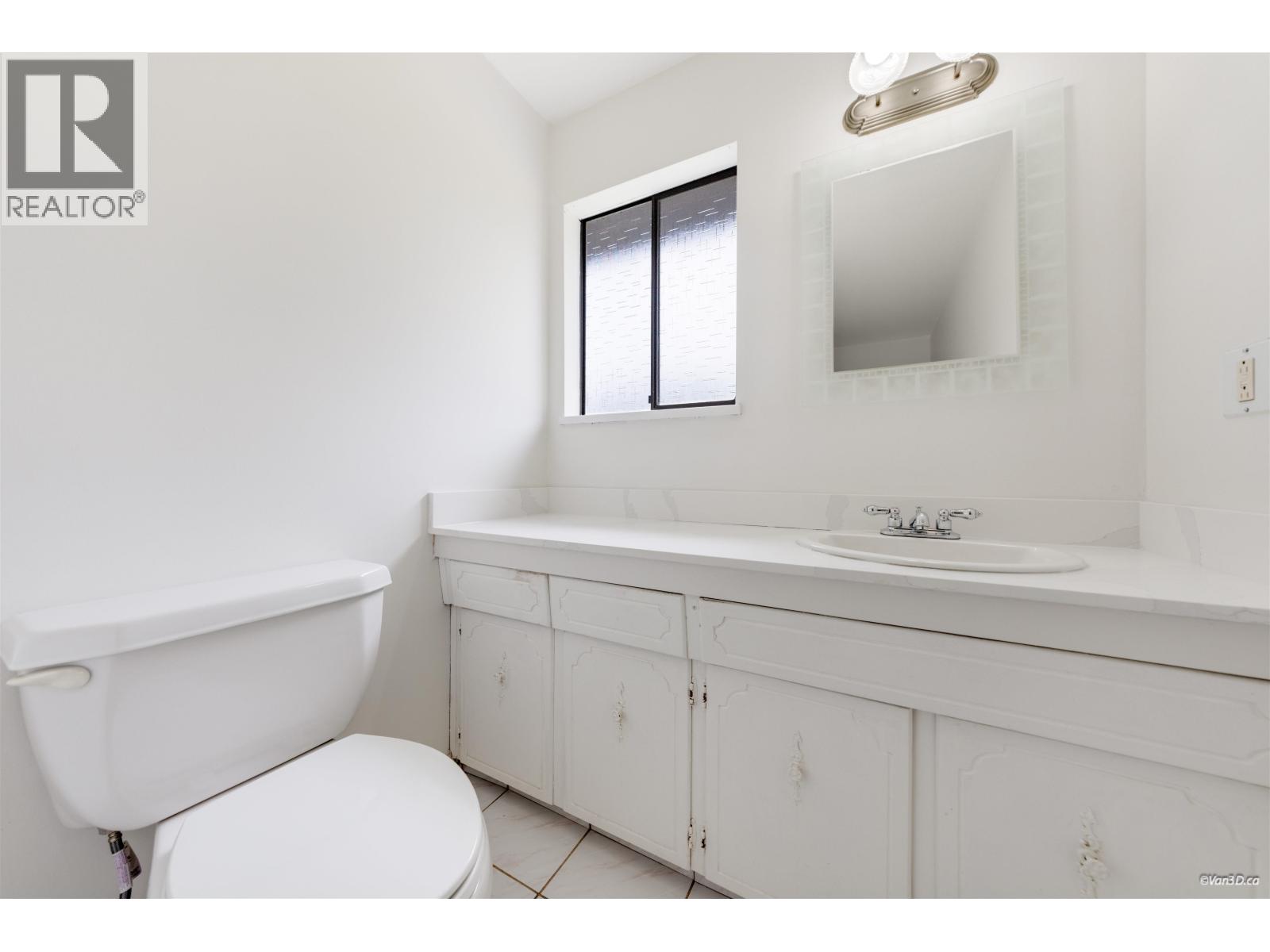 7942 LAKEFIELD DRIVE, Burnaby