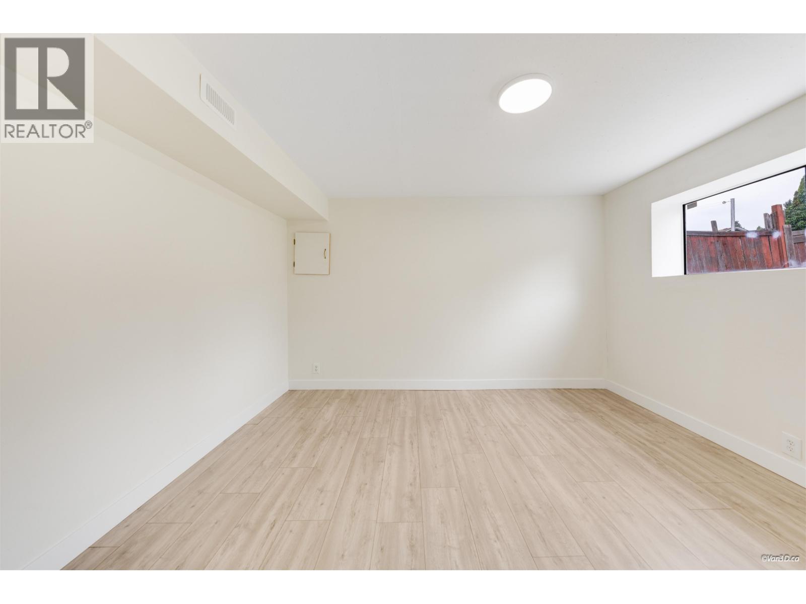 7942 LAKEFIELD DRIVE, Burnaby