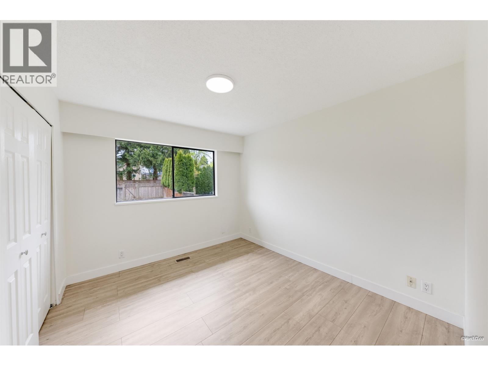 7942 LAKEFIELD DRIVE, Burnaby