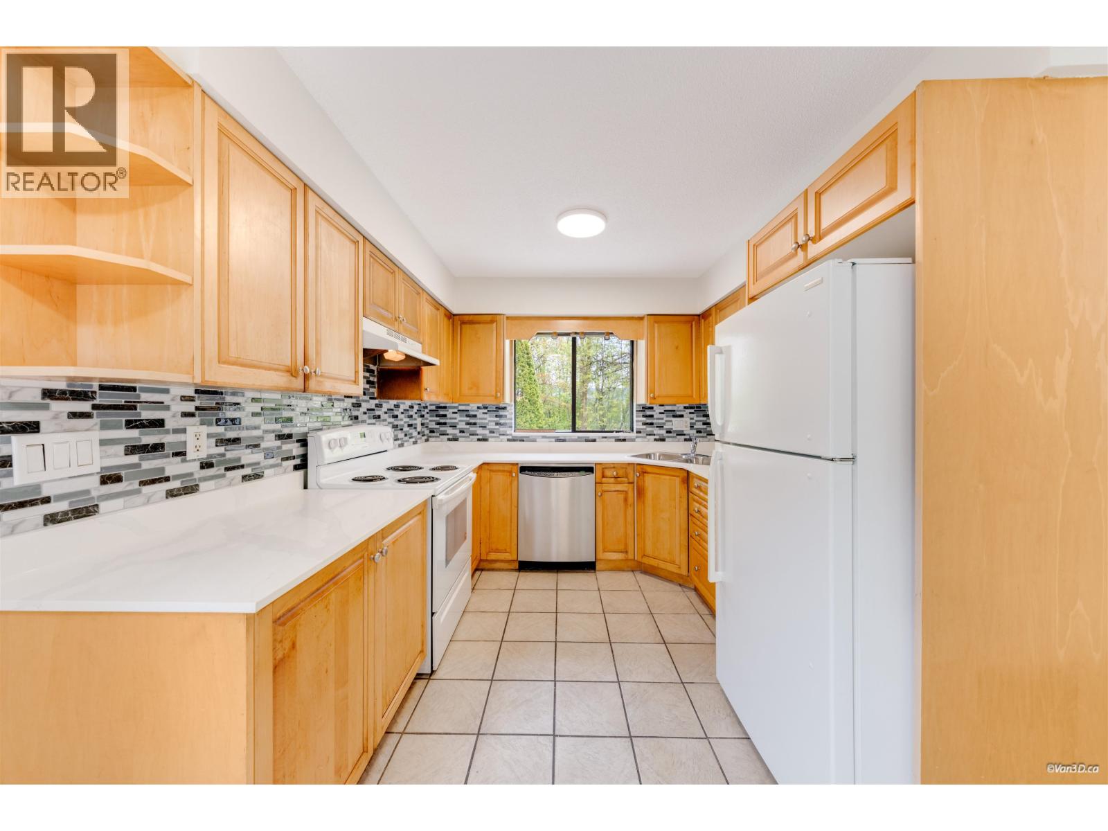 7942 LAKEFIELD DRIVE, Burnaby