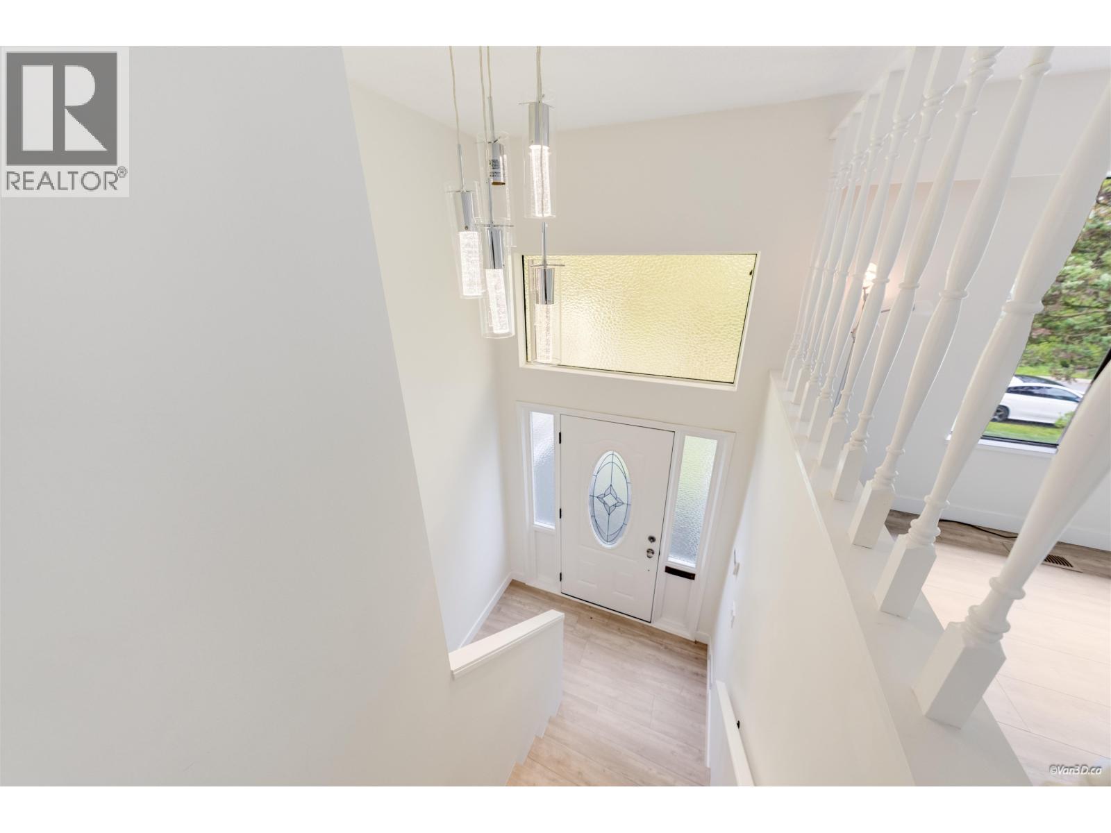 7942 LAKEFIELD DRIVE, Burnaby