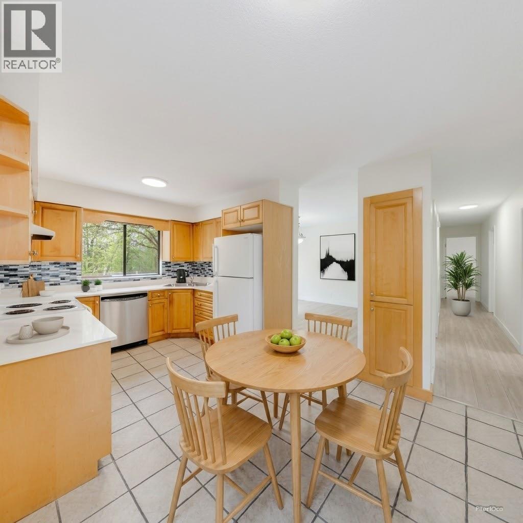 7942 LAKEFIELD DRIVE, Burnaby