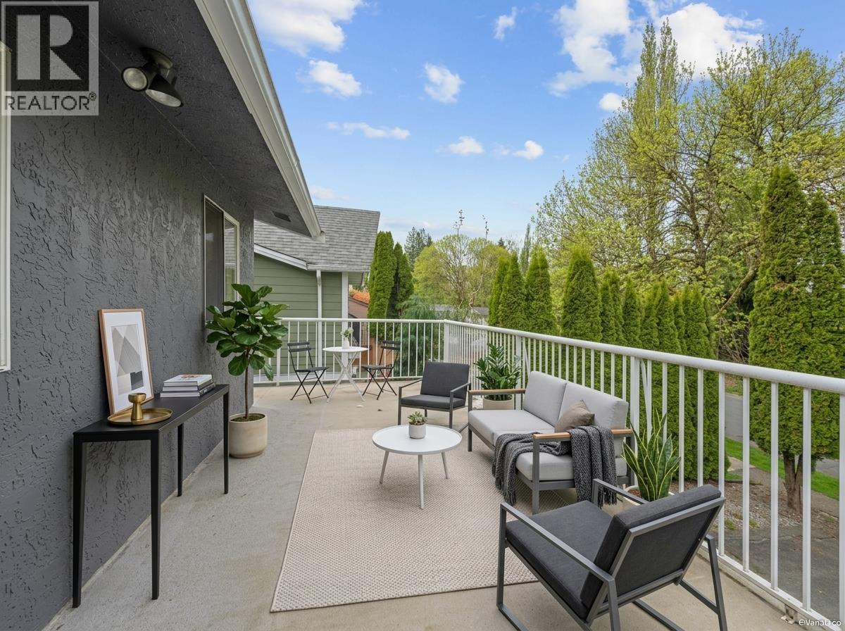 7942 LAKEFIELD DRIVE, Burnaby