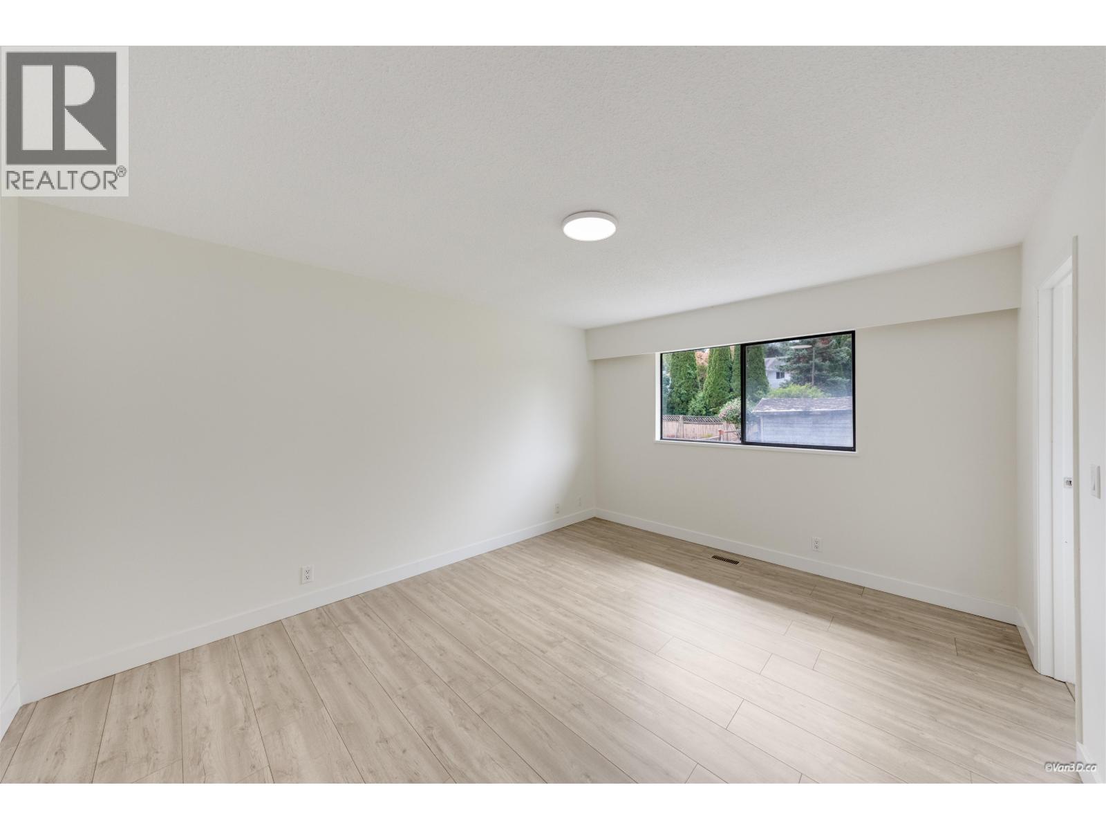 7942 LAKEFIELD DRIVE, Burnaby