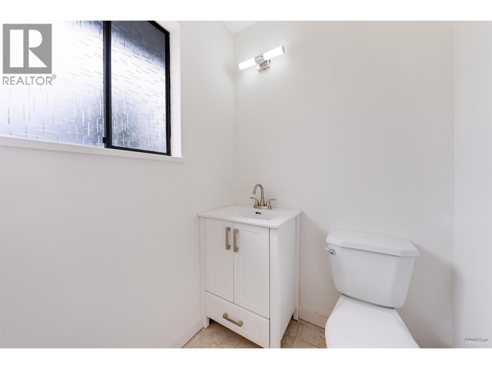 7942 LAKEFIELD DRIVE, Burnaby