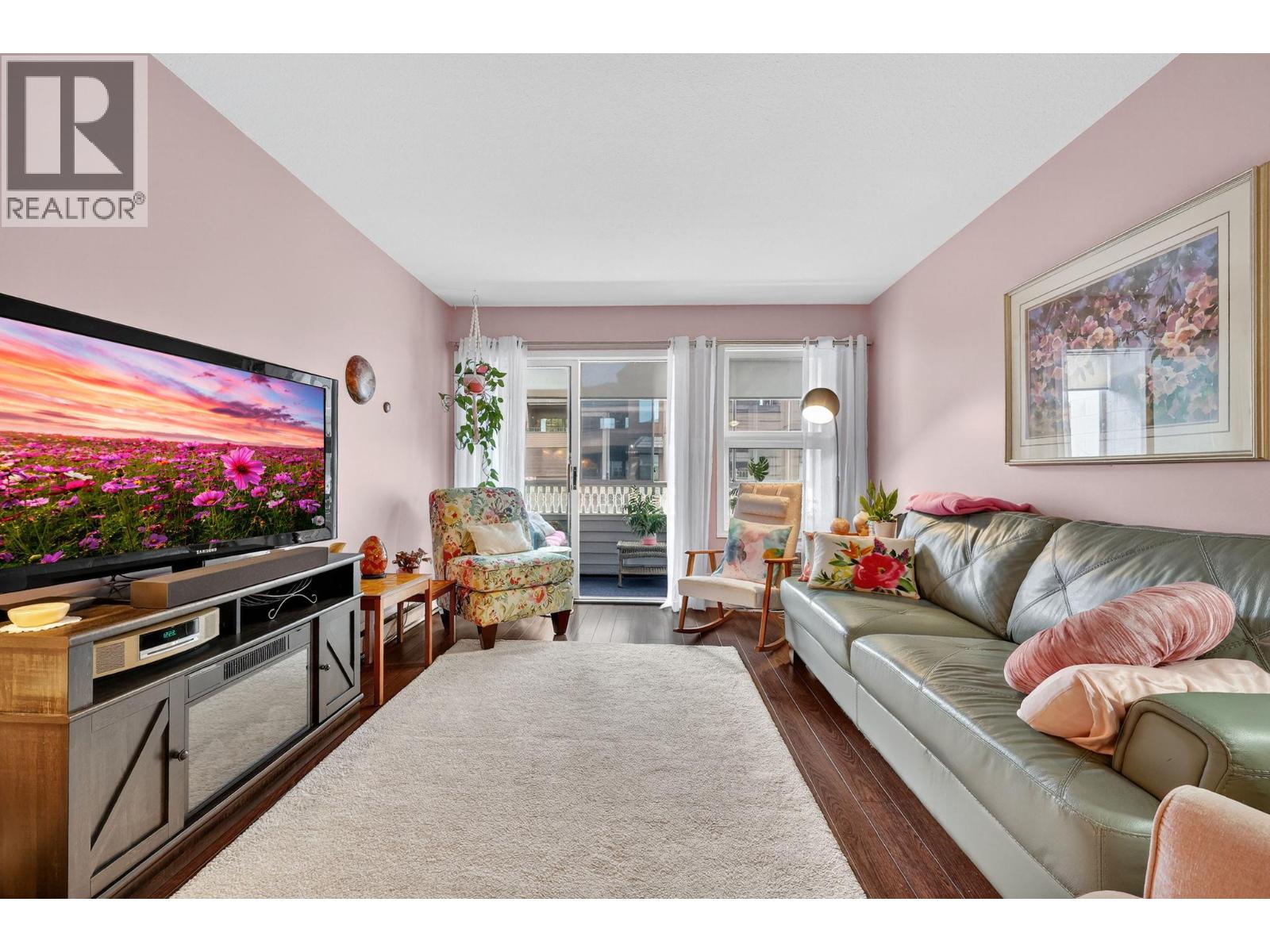 #207 575 Sutherland Avenue - 5