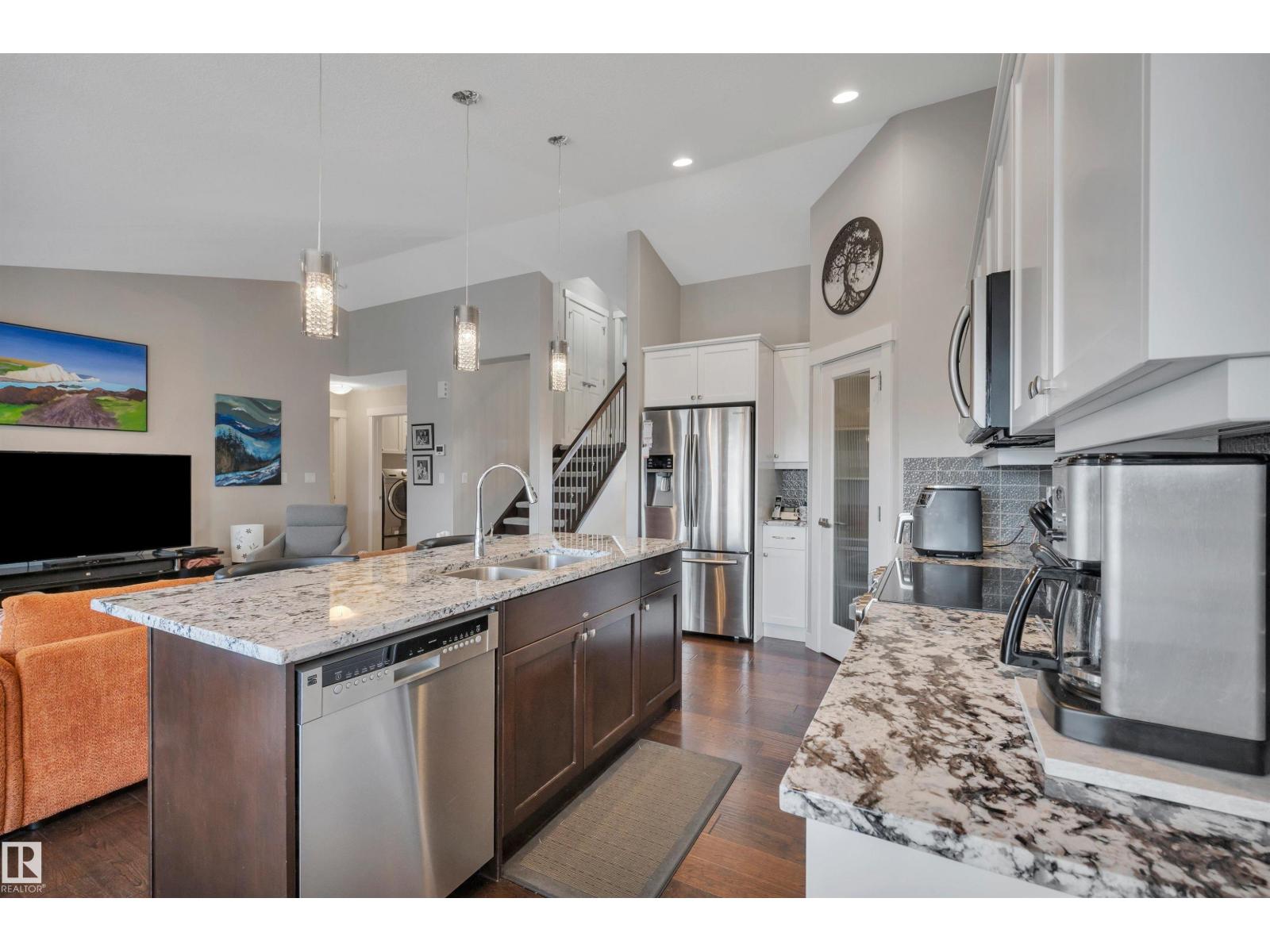 437 MEADOWVIEW DR - 12