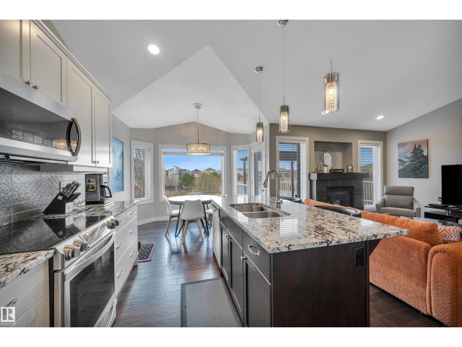 437 MEADOWVIEW DR - 14