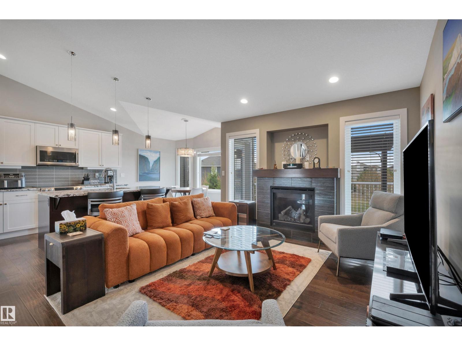 437 MEADOWVIEW DR - 18