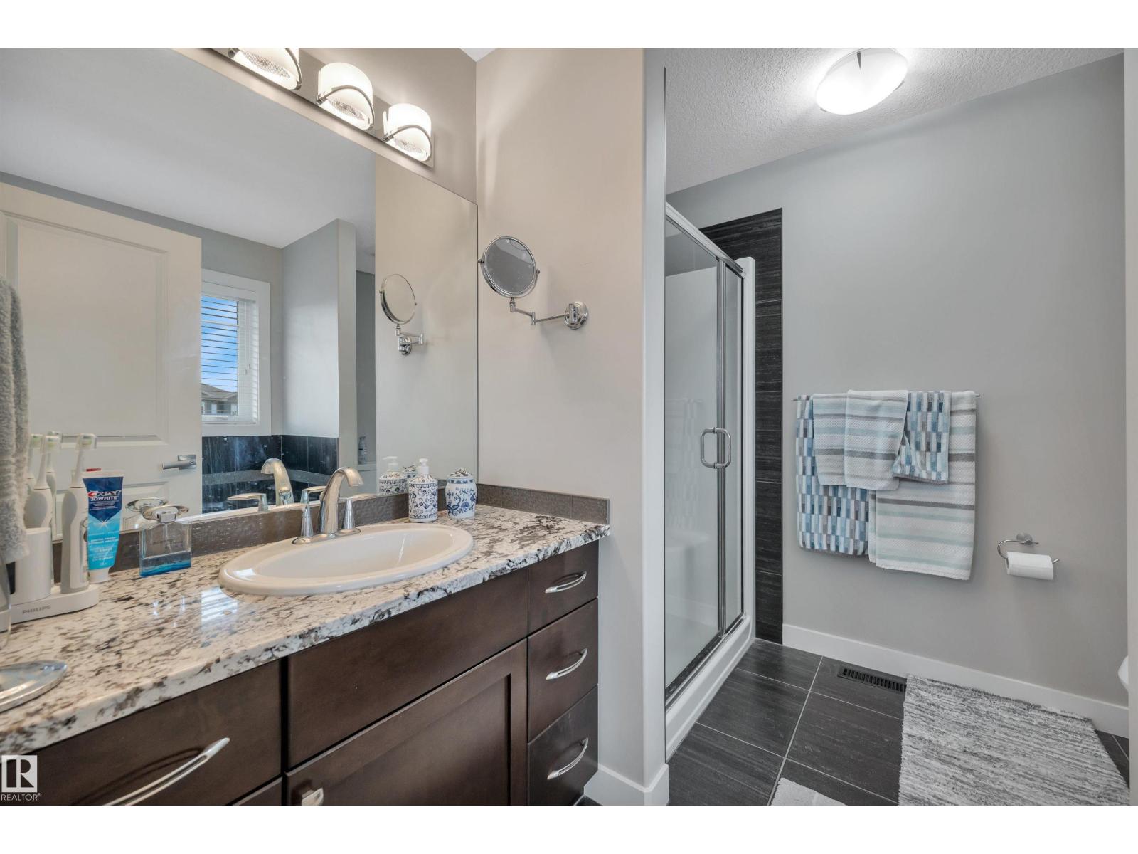 437 MEADOWVIEW DR - 24