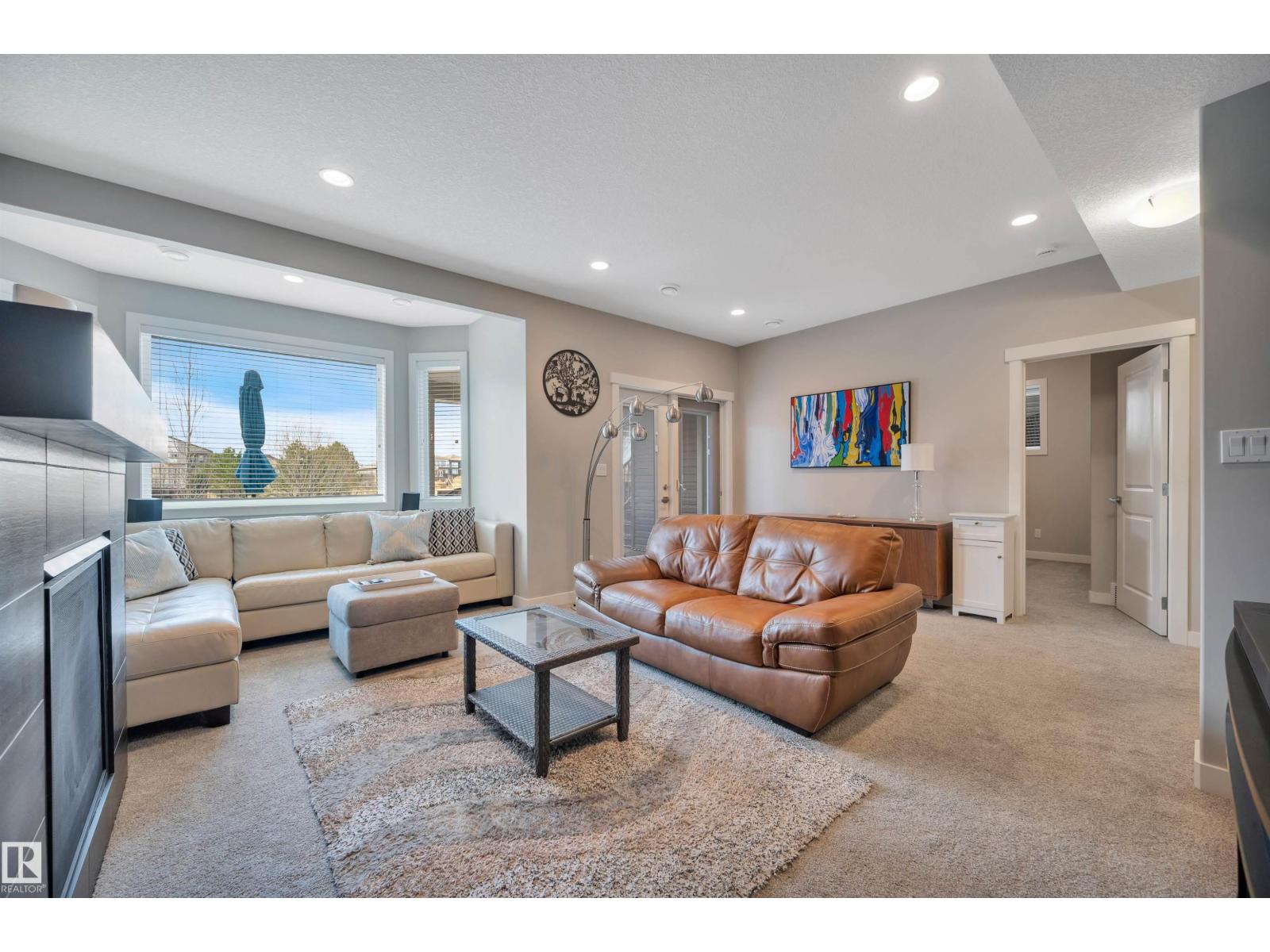 437 MEADOWVIEW DR - 32