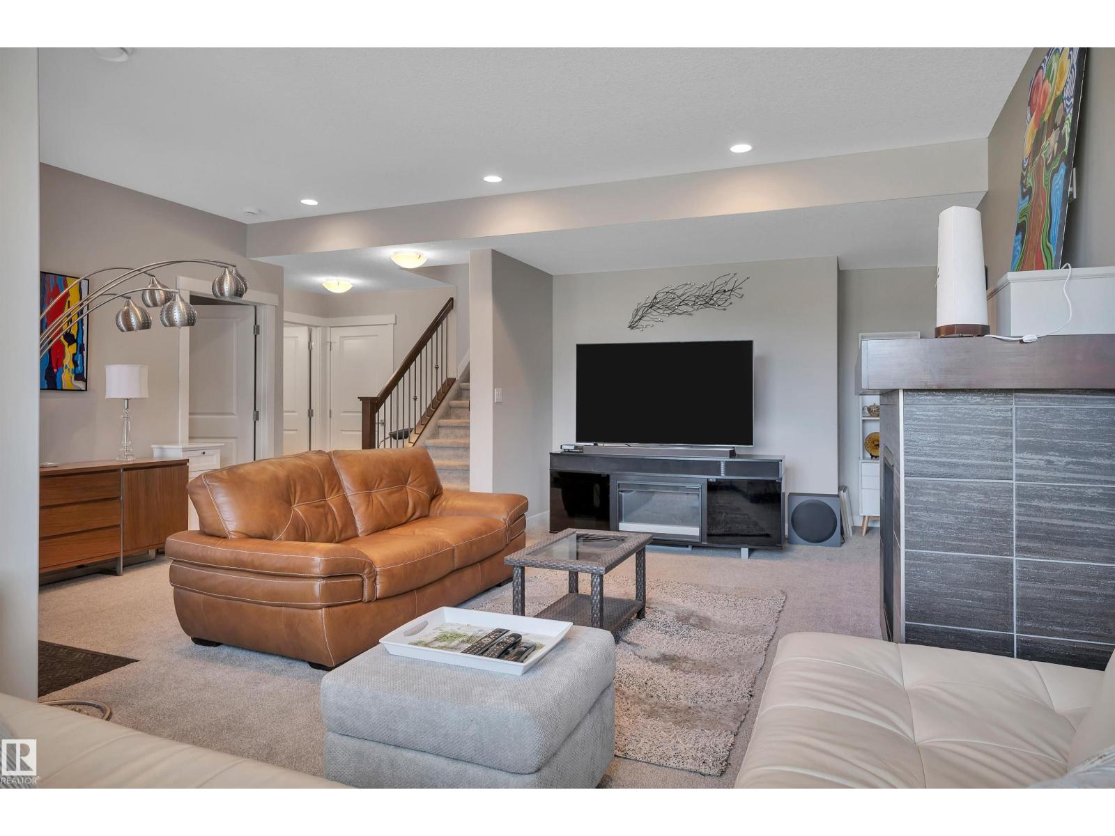 437 MEADOWVIEW DR - 33