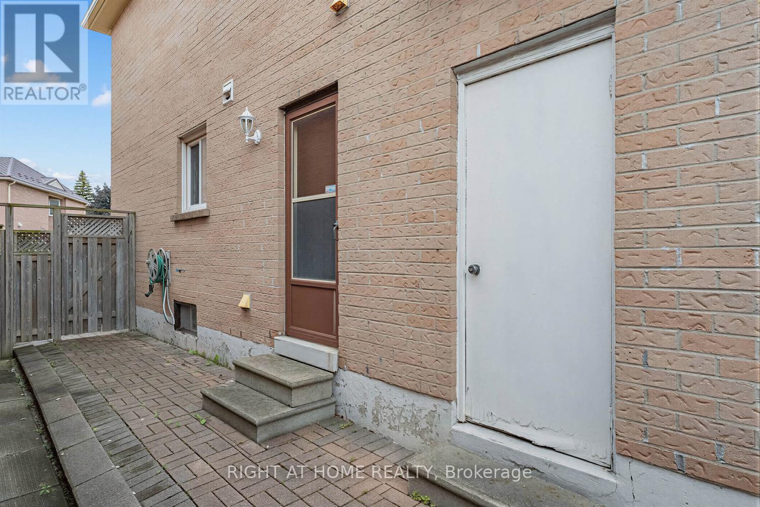 208 KINGSBRIDGE GARDEN CIRCLE - 31