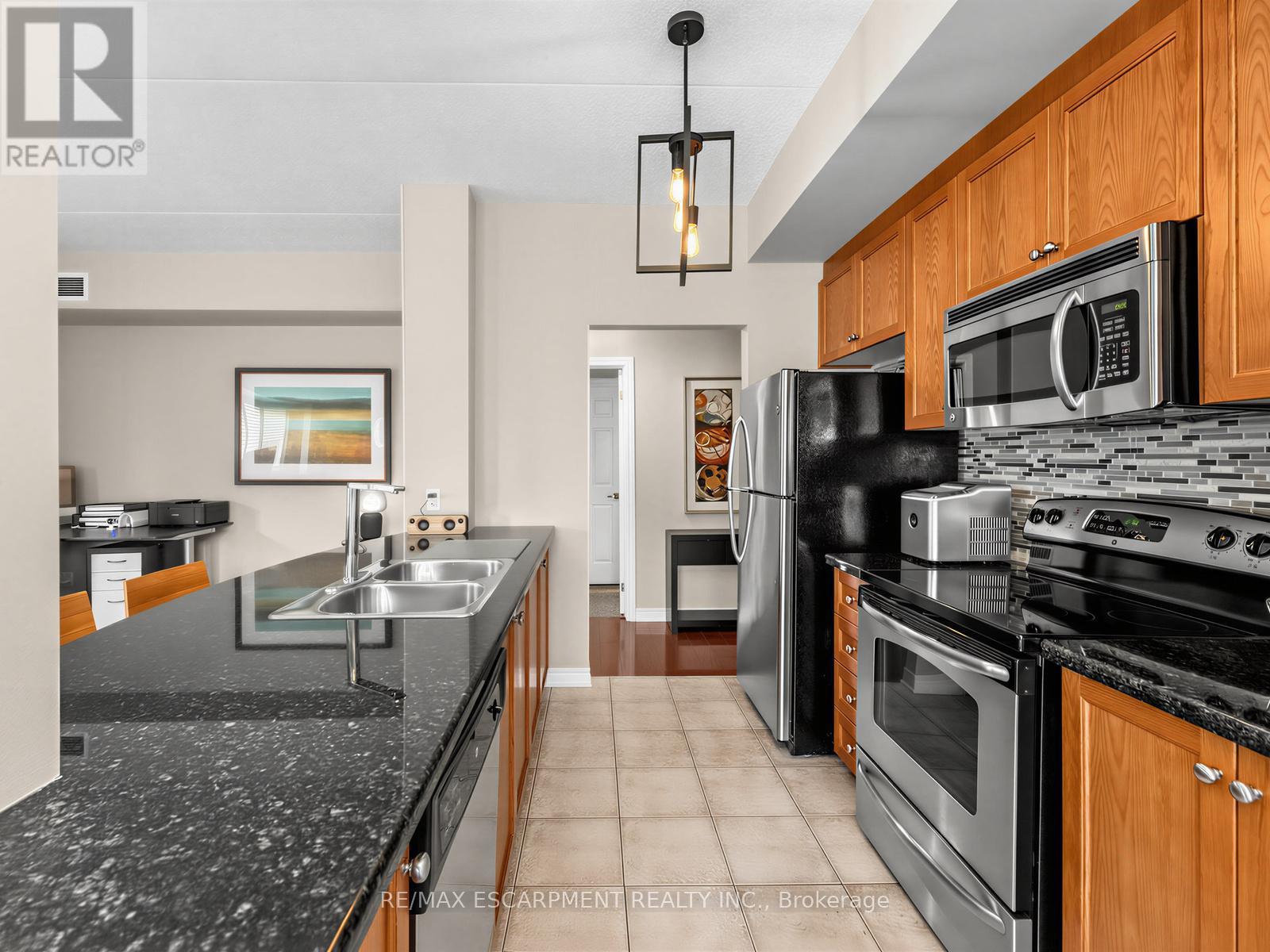 #103 1379 COSTIGAN ROAD - 9