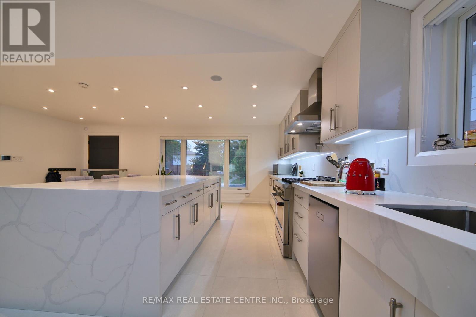 3158 VALMARIE AVENUE - 10