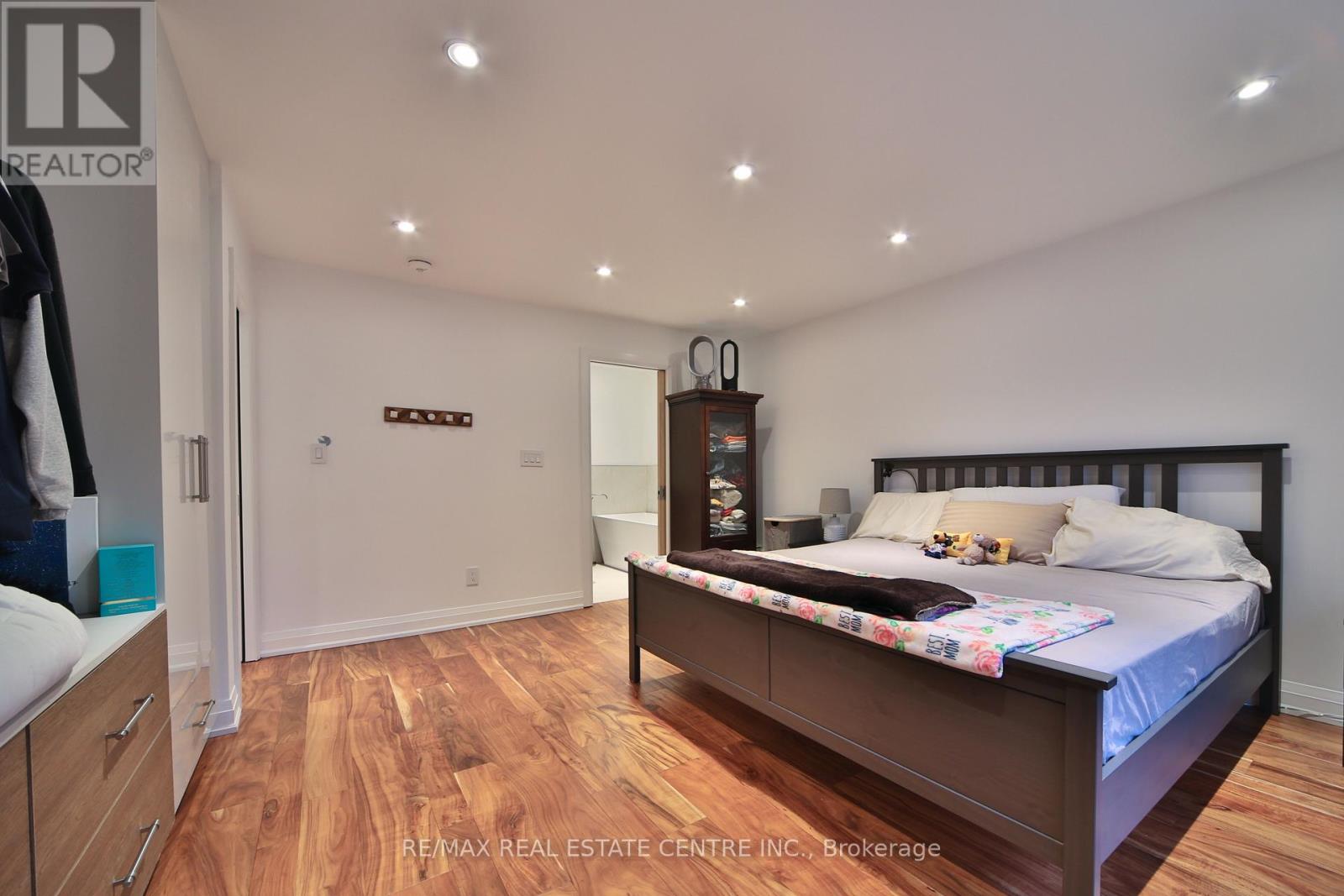 3158 VALMARIE AVENUE - 24
