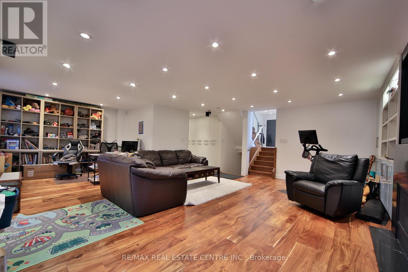 3158 VALMARIE AVENUE - 34