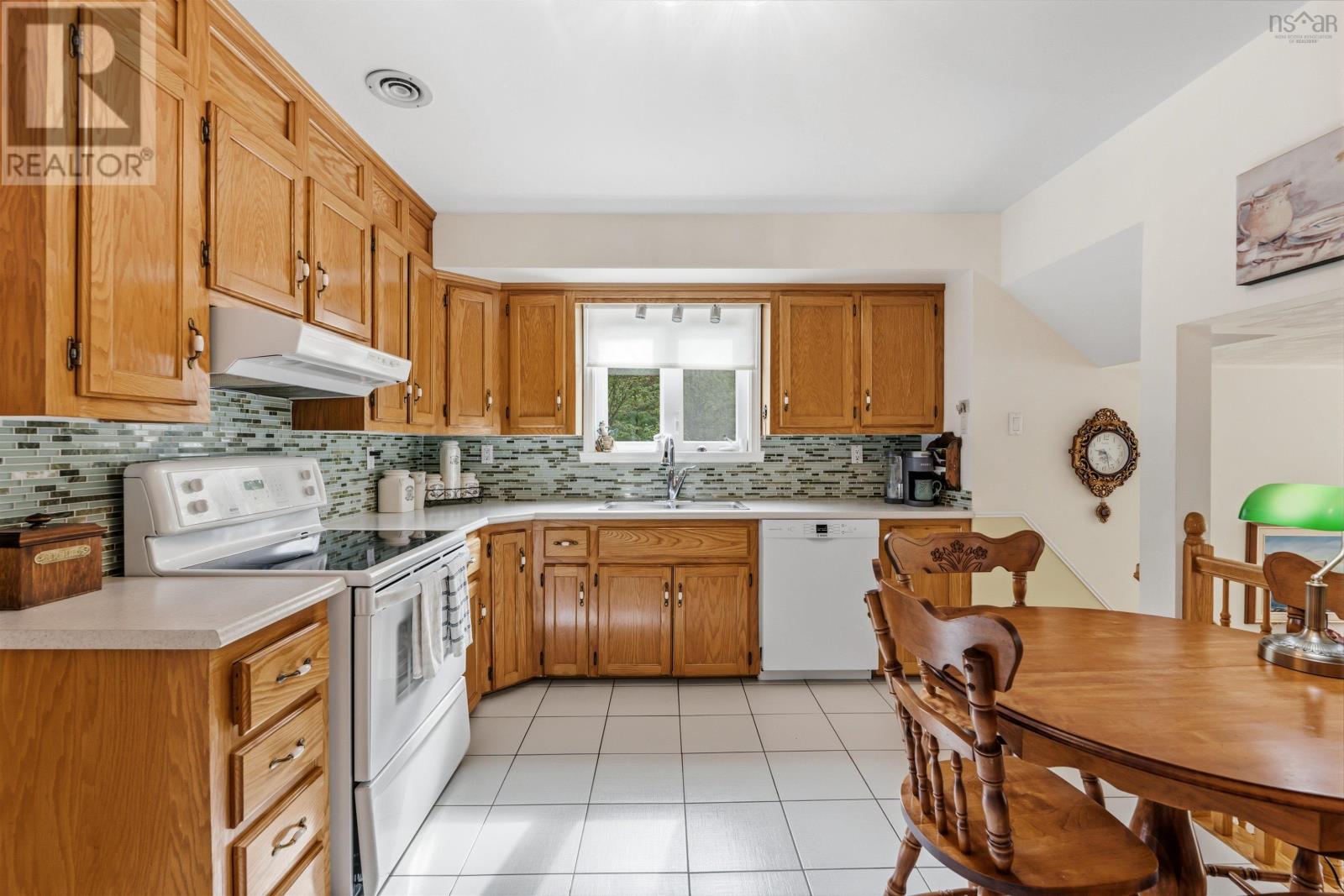138 Hallmark Avenue - 11