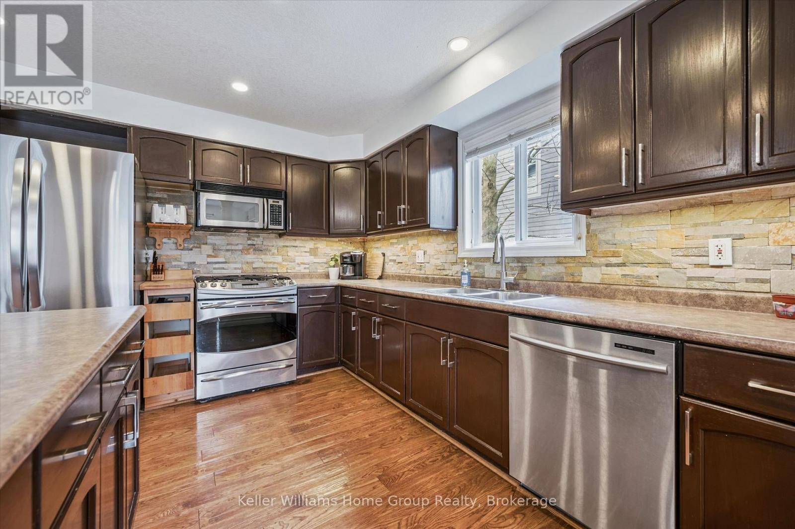 609 PERRY STREET - 5