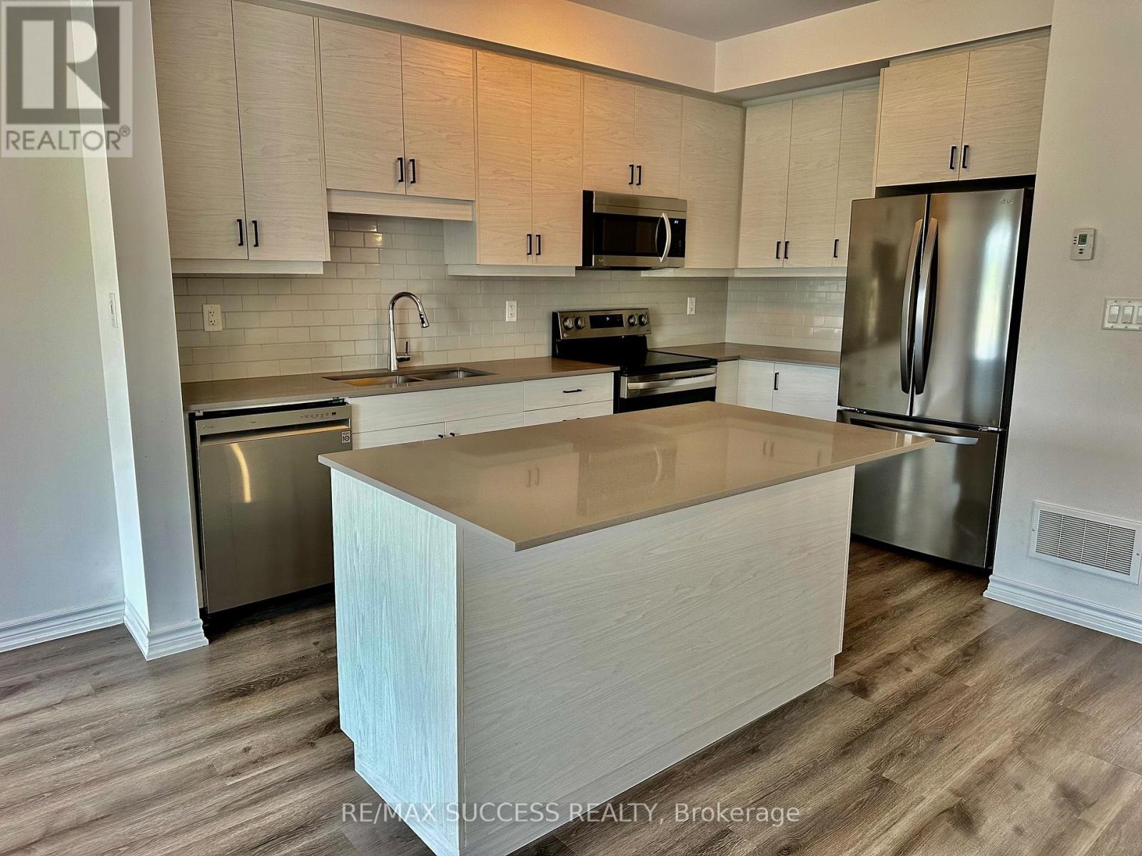 3-bedroom home for sale at 22 - 461 BLACKBURN DRIVE, Brantford ON · photo 12 of 39