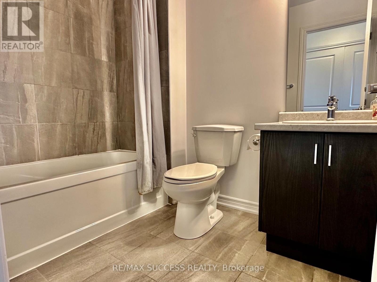 3-bedroom home for sale at 22 - 461 BLACKBURN DRIVE, Brantford ON · photo 34 of 39