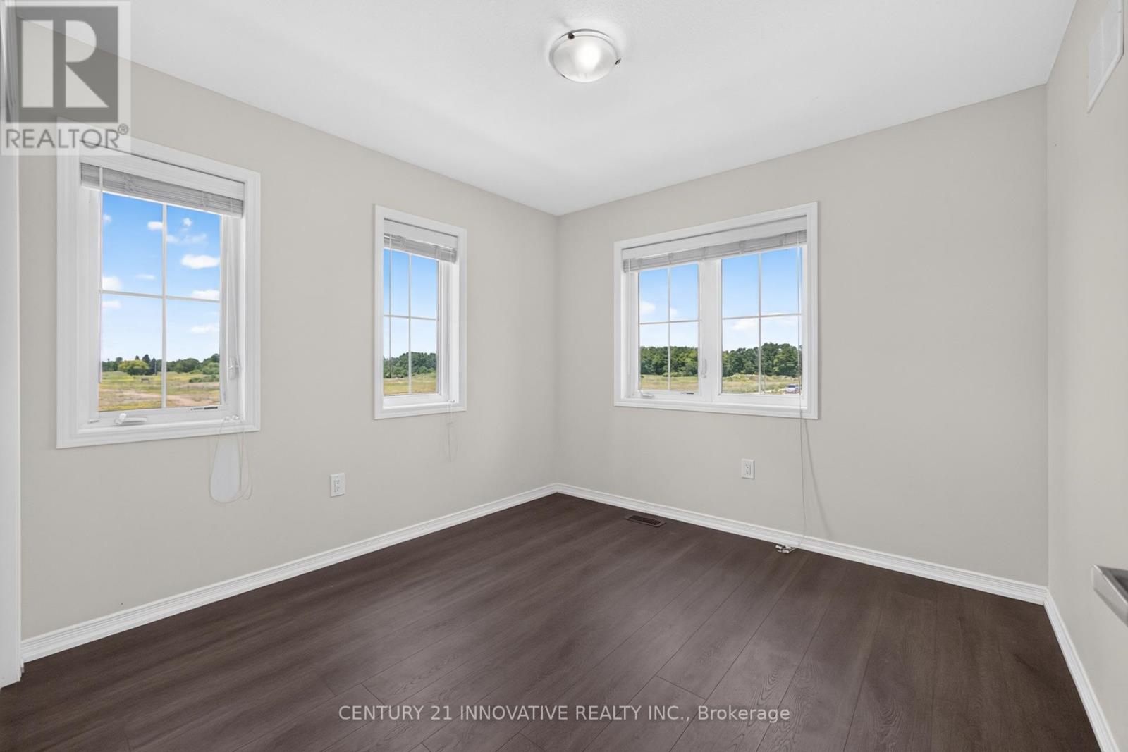 4 MIDHURST HEIGHTS - 31