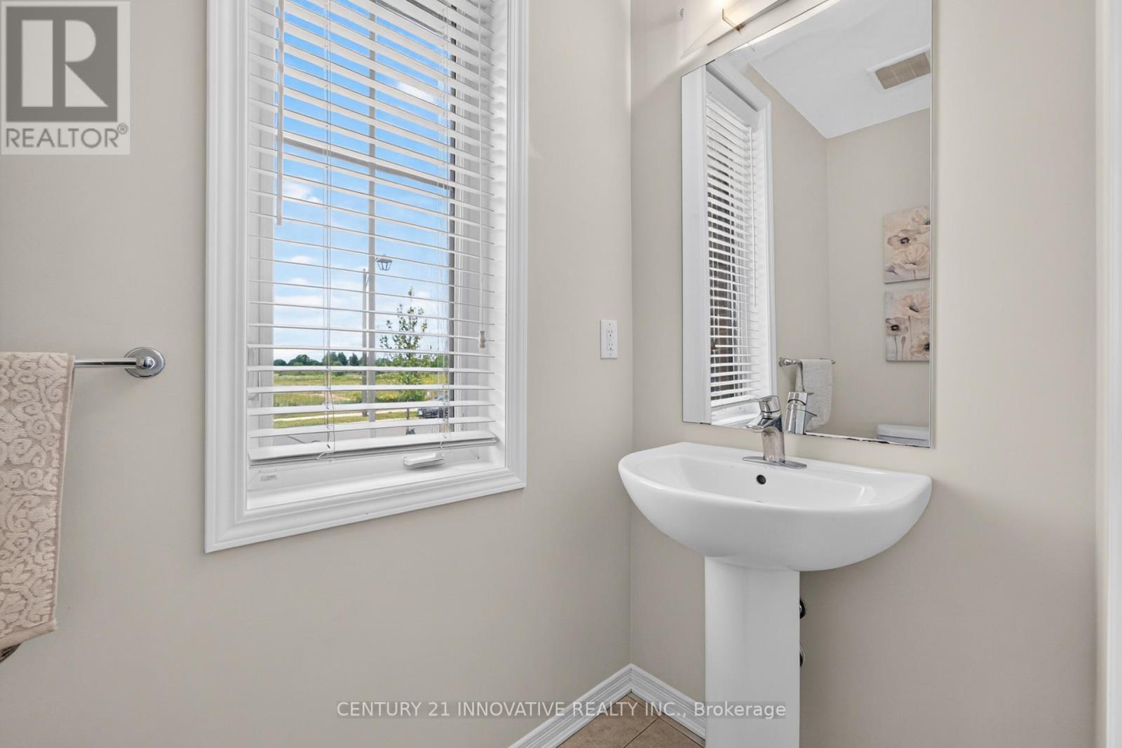 4 MIDHURST HEIGHTS - 7