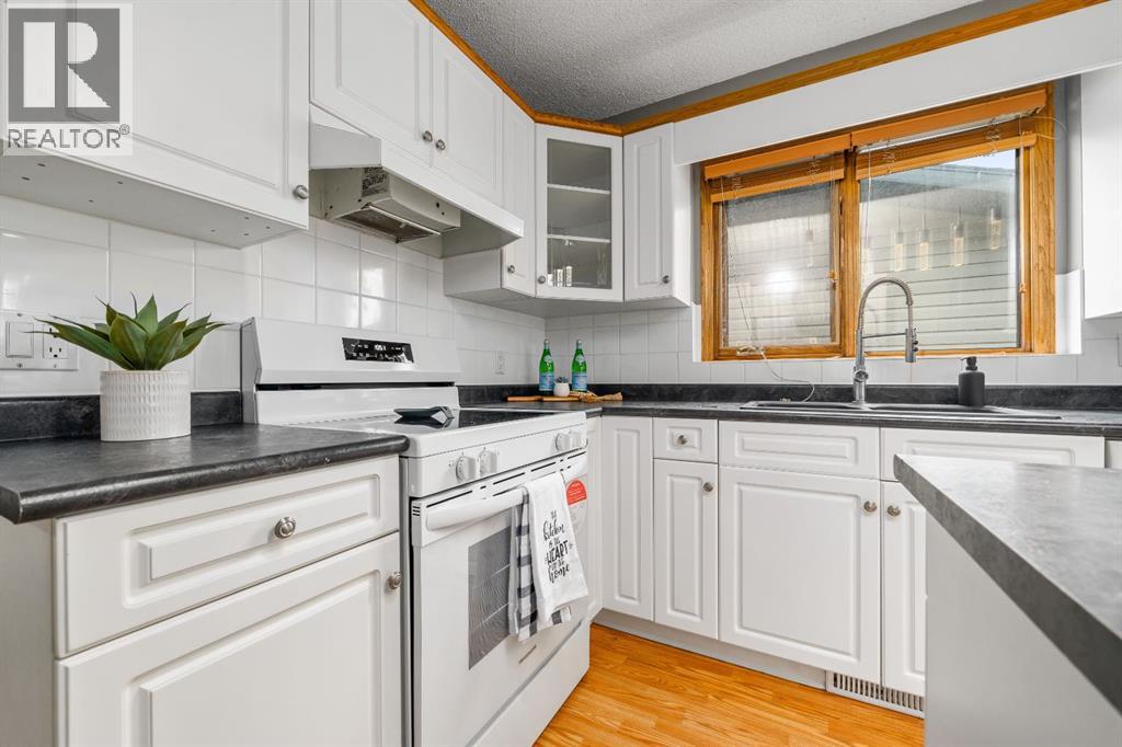 806 7 Street SE — photo 12