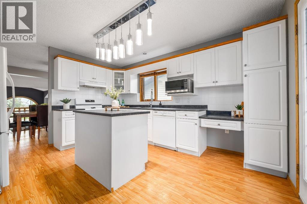 806 7 Street SE — photo 13
