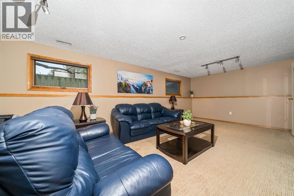 806 7 Street SE — photo 24