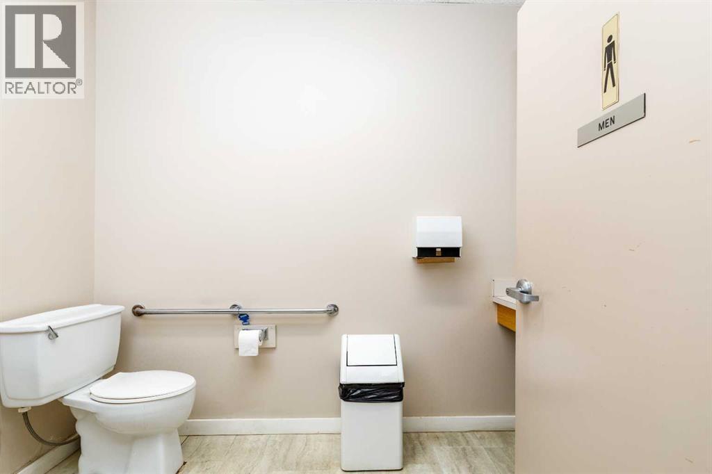 6104 67a Street — photo 14