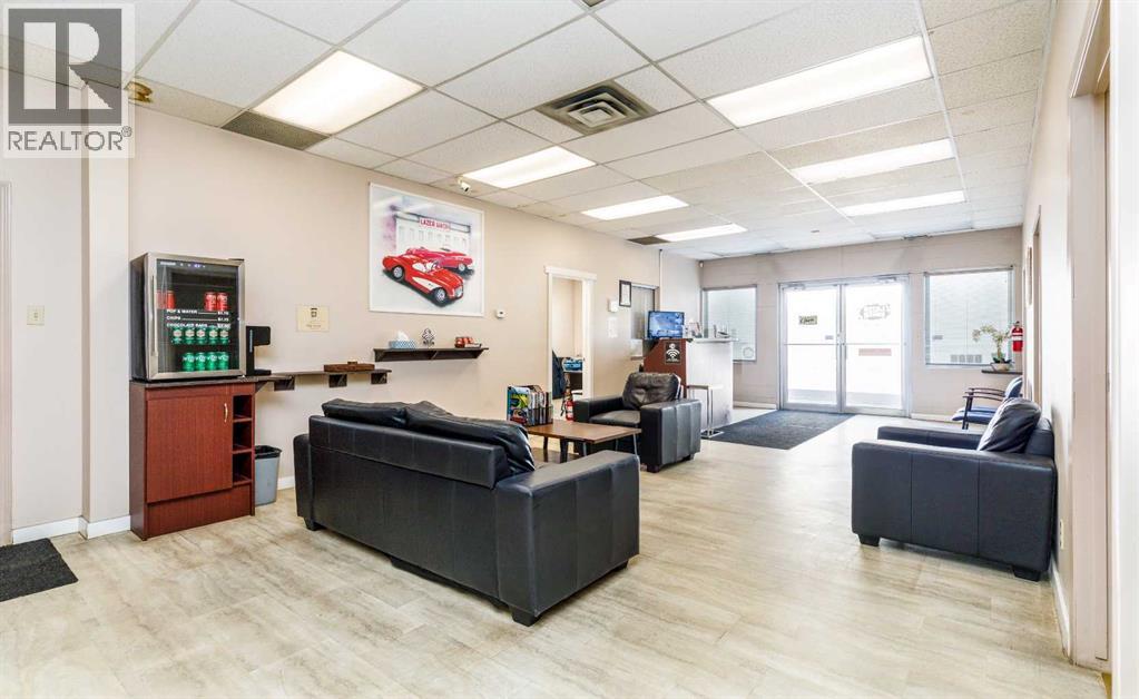 6104 67a Street — photo 15