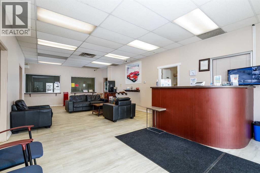 6104 67a Street — photo 7