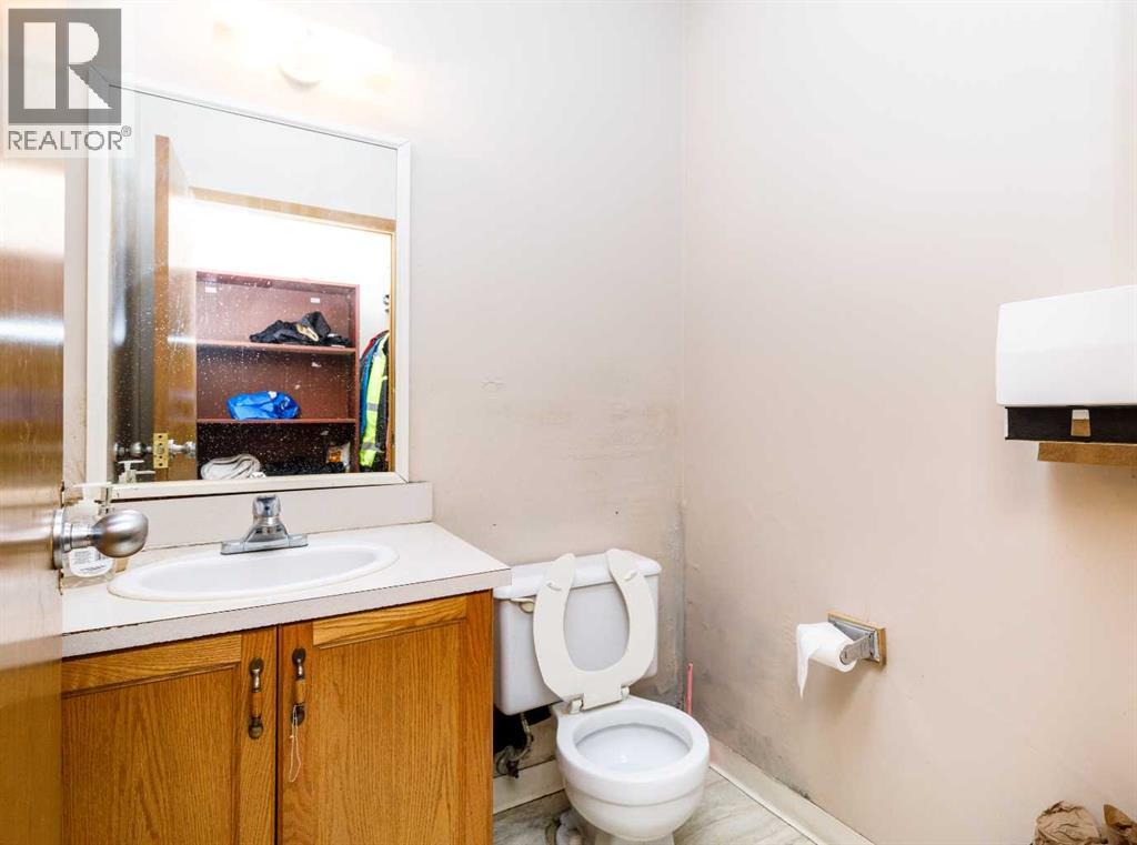 6104 67a Street — photo 25