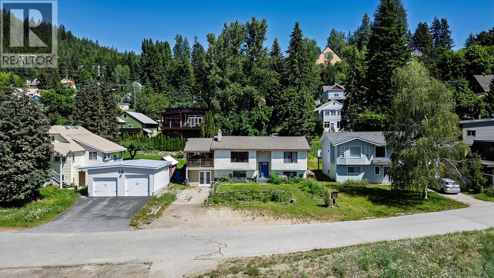 1730 Kootenay Avenue, Rossland